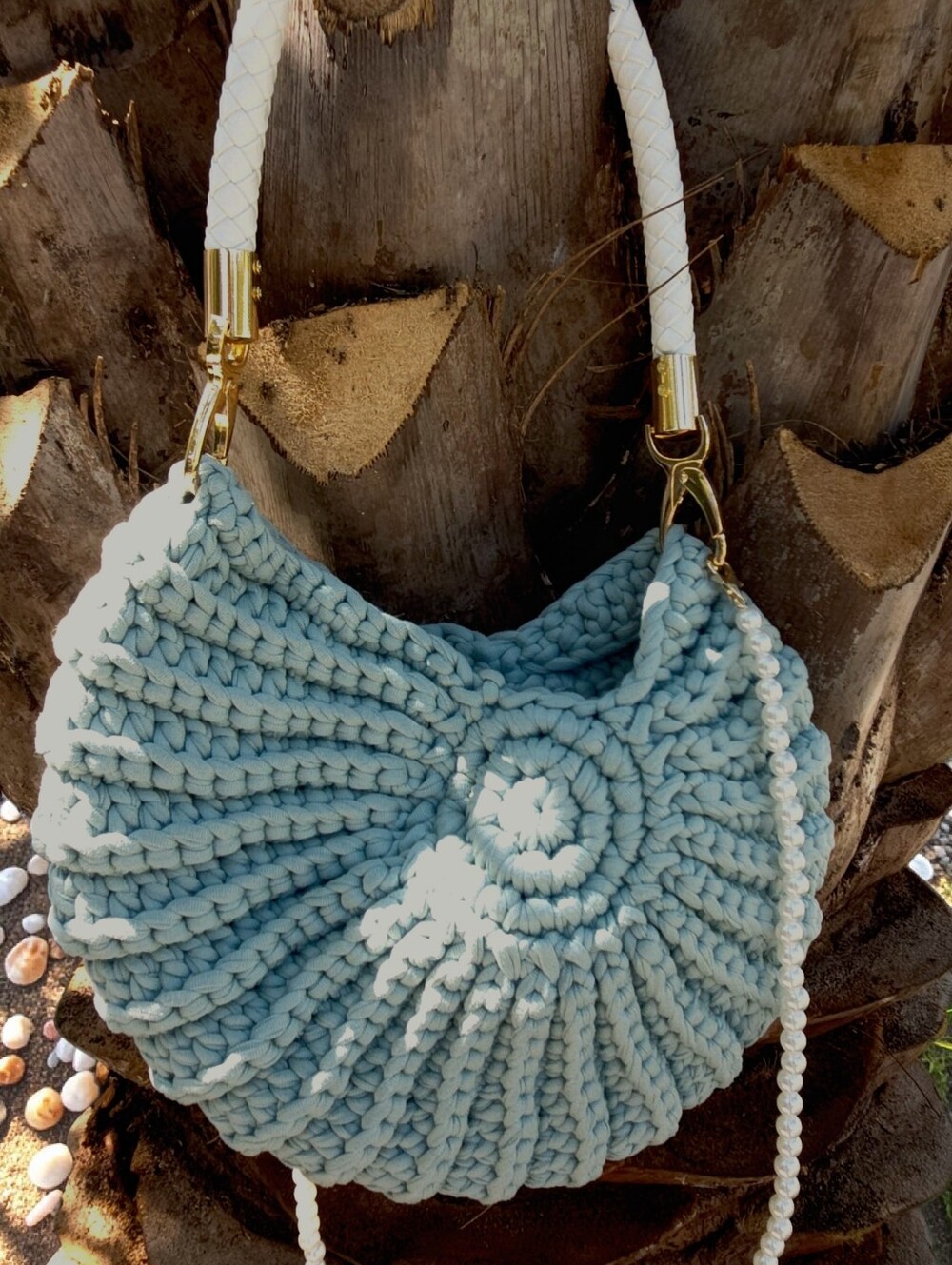 Handcrafted Light Aqua Crochet Shell Shoulder Bag with White Handle - Picture 2 of 9